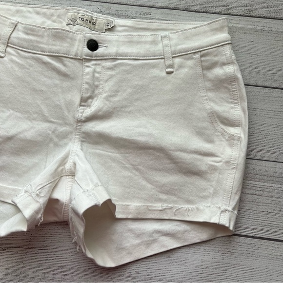 Torrid 3.5” Mid Rise Boyfriend Stretch Shorts Womens Size 12 - Picture 3 of 9